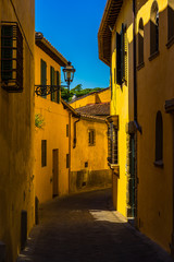Fototapeta na wymiar old street in the Florence, Italy