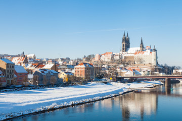 Obraz premium Meißen im Winter mit Elbe und Burg, Dom und Albrechtsburg