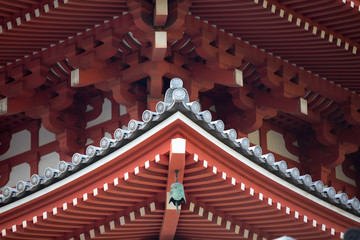 Fototapeta na wymiar Japanese art at roof of Sensoji temple