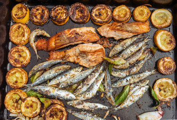 assortiment de poissons et de légumes à la plancha