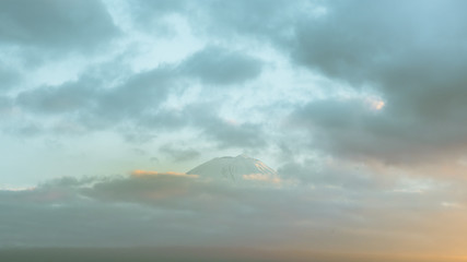 Obraz premium sunrise from close up to mountain fuji at kawaguchiko lake japan