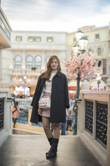 Obraz premium Thai girls go sightseeing and take a photo in Macau.