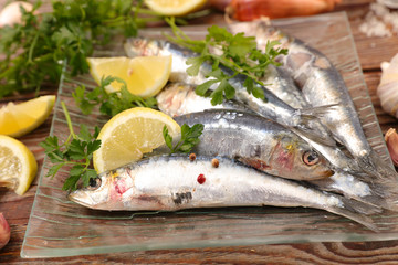 raw fish with lemon and herbs
