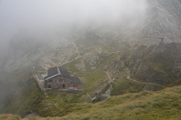 rifugio nella nebbia