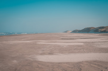 Fototapeta na wymiar Praia deserta