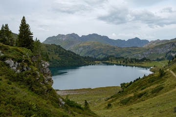 Aussicht auf den Engstlensee auf der Engstlenalp