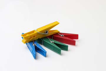 W&auml;scheklammer gelb blau gr&uuml;n rot