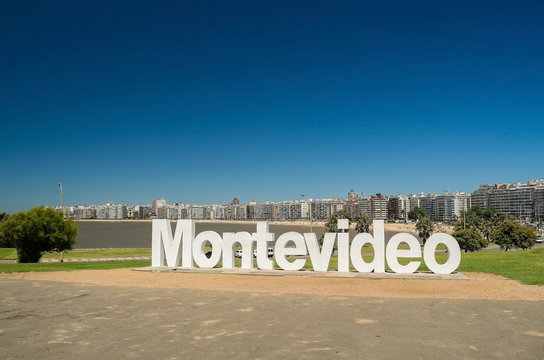 Letreiro de Montevid&eacute;u, ponto Tur&iacute;stico da capital do uruguay