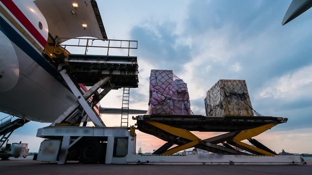unload cargo for air freight logistics