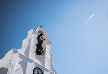 White church and blue sky © David Leo