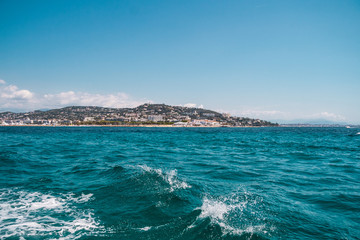 Cannes waves