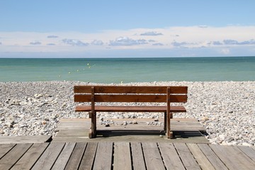 Sitzbank mit Meeresblick