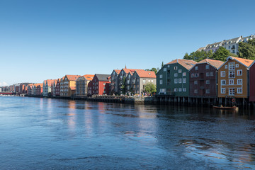 Naklejka premium Berges de la Nidelva à Trondheim, Norvège