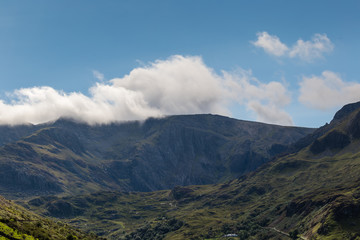 Fototapeta premium Snowdonia cloud covered hills