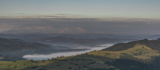 National park Pieniny with color sunrise © luzkovyvagon.cz
