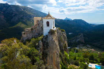 Fototapeta na wymiar landscape with guadalest castle
