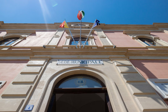 Aci Catena (Sicilia), Facciata del Palazzo Municipale