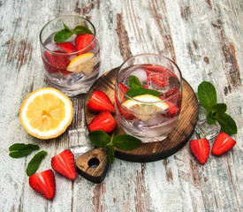 Lemonade with srtawberries
