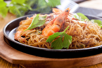 Shrimp potted with vermicelli