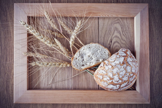 Round bread and spikelets