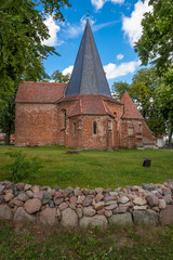 Fototapeta na wymiar Kirche in Ludorf