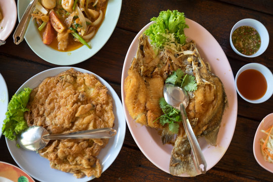 Fried snapper fish and omelet