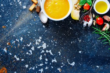 Fototapeta na wymiar Autumn pumpkin soup