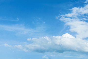 Fototapeta na wymiar Beautiful blue sky with white cloud during day time