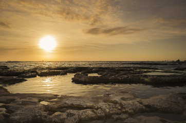 Pôr-do-sol no mar do Líbano, Oriente Médio.