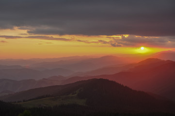 Fototapeta na wymiar Sunset in the mountains. Travel to the mountains. Carpathians, Ukraine