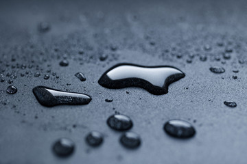 Fototapeta na wymiar Water drops on a rough surface