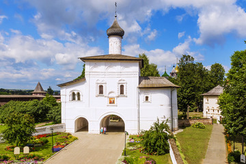 Fototapeta na wymiar The Annunciation Gate Church in Suzdal, the Golden Ring of Russia