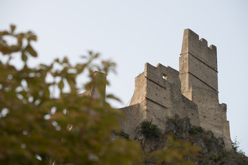 Roccacasale, Chiesa di San Michele Arcangelo e 
Castello medievale De Sanctis
