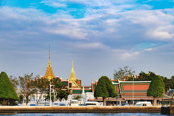Naklejka premium Classical Thai architecture of Grand Palace on Chao Phraya River in Bangkok, Thailand.