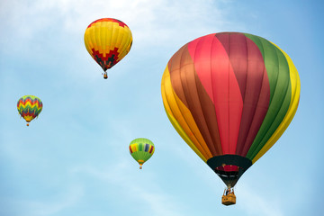 Obraz premium Hot air balloons up in the blue sky