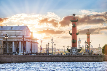 Ростральные колонны и закат Rostral columns and sunset