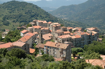 Fototapeta na wymiar Village de Sainte Lucie Tallano dans les montagne de Corse du Sud, France. Lieu de tournage du film 