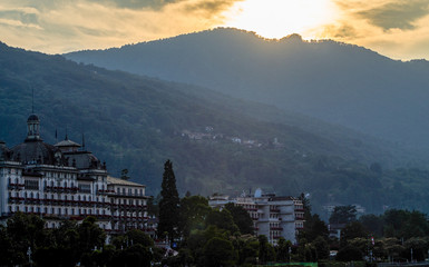 O dourado do descanso do sol