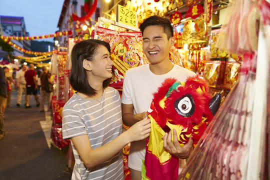 Couple shopping at Chinatown 
