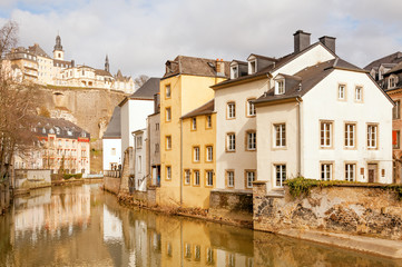 Fototapeta na wymiar Alzette river running through Grund and Ville Haute above, Luxembourg city