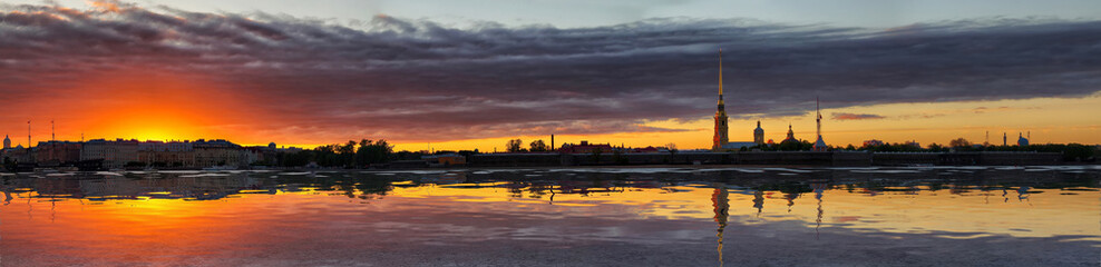 Decline panorama over Neva in St. Petersburg © parsadanov