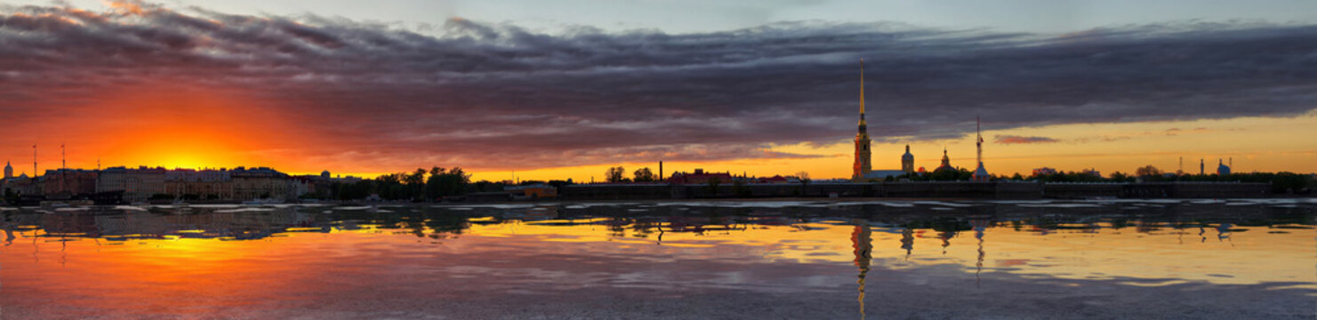 Decline panorama over Neva in St. Petersburg