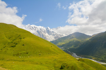Beautiful Georgian Caucasus Landscape in Upper Svaneti  fonfonefonovyi riezhimkontiekstobrazovaniiepodghotovkapodopliokapriedposylkapriedystoriiaproiskhozhdieniiezadnii planзадний планконтекстобразова