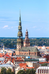 Obraz premium Riga / Lettonie - Église Saint-Pierre et Cathédrale 