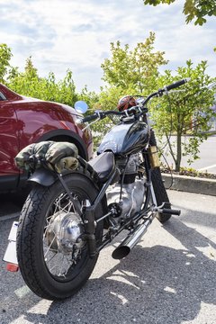 Altes Motorrad aus der ehemaligen DDR , heute Kult , die AWO umgebaut als Chopper