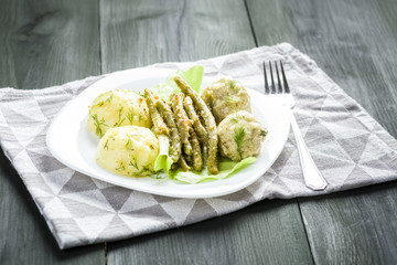 Meatballs in dill sauce