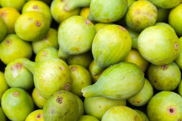 Green figs lay on the counter