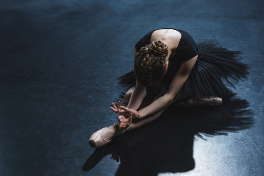 ballet dancer in black tutu