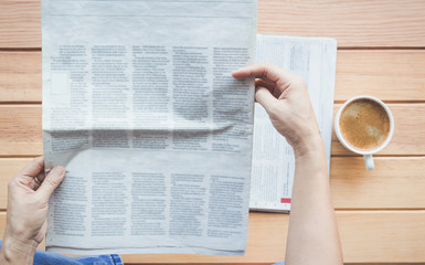 Naklejka premium woman reading newspaper