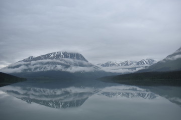Fototapeta na wymiar Beautiful Alaskan Reflections of the mountains